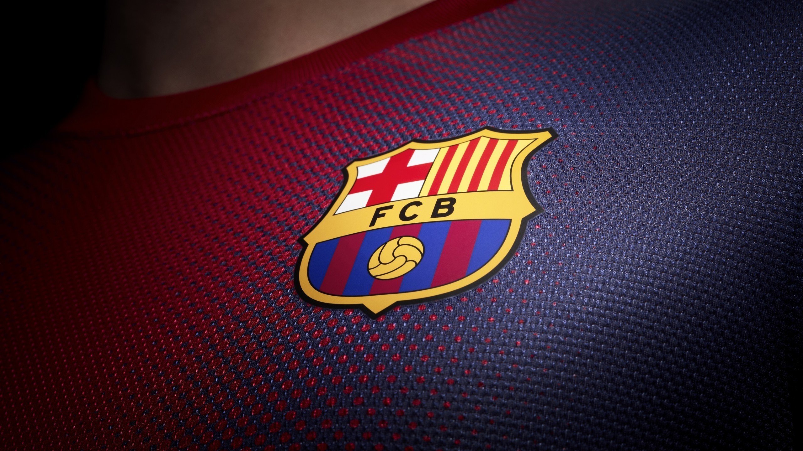 世界杯球衣设计引热议：传统与创新的较量
